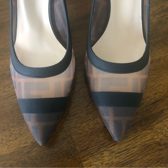 NIB $850 Fendi Colibri Logo Pointed Toe Pump in size 5 US / 35.5 EU! - Picture 5 of 11